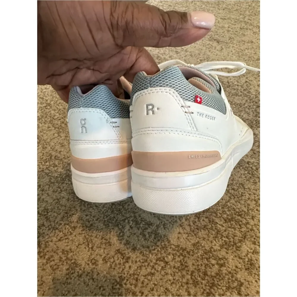 On Running The Roger Advantage Women’s Sneaker 10